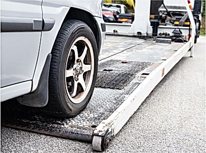 Wheel lift towing ( 10 Kms )